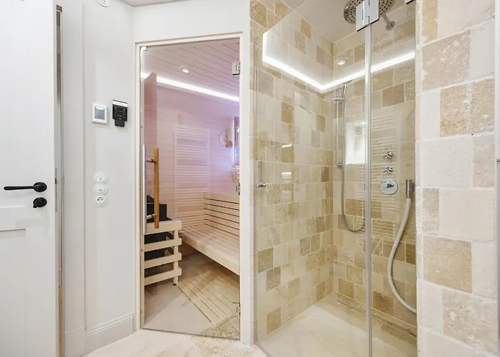 Dansk Skuul Haus 1 *